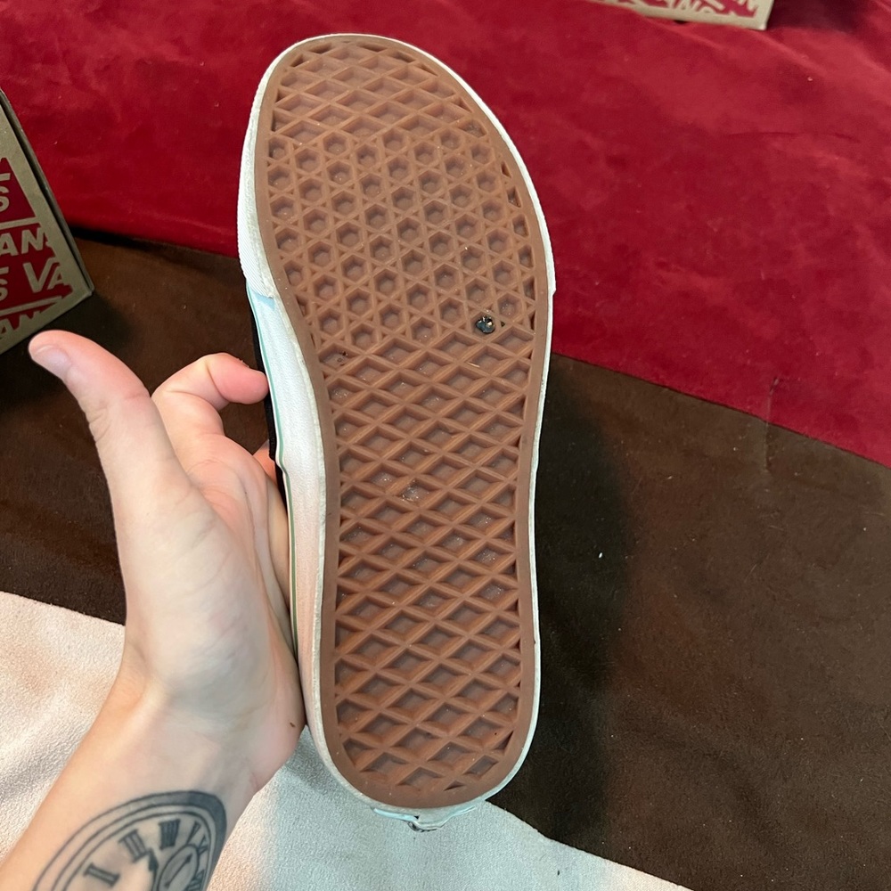 Vans - Picture 3 of 4